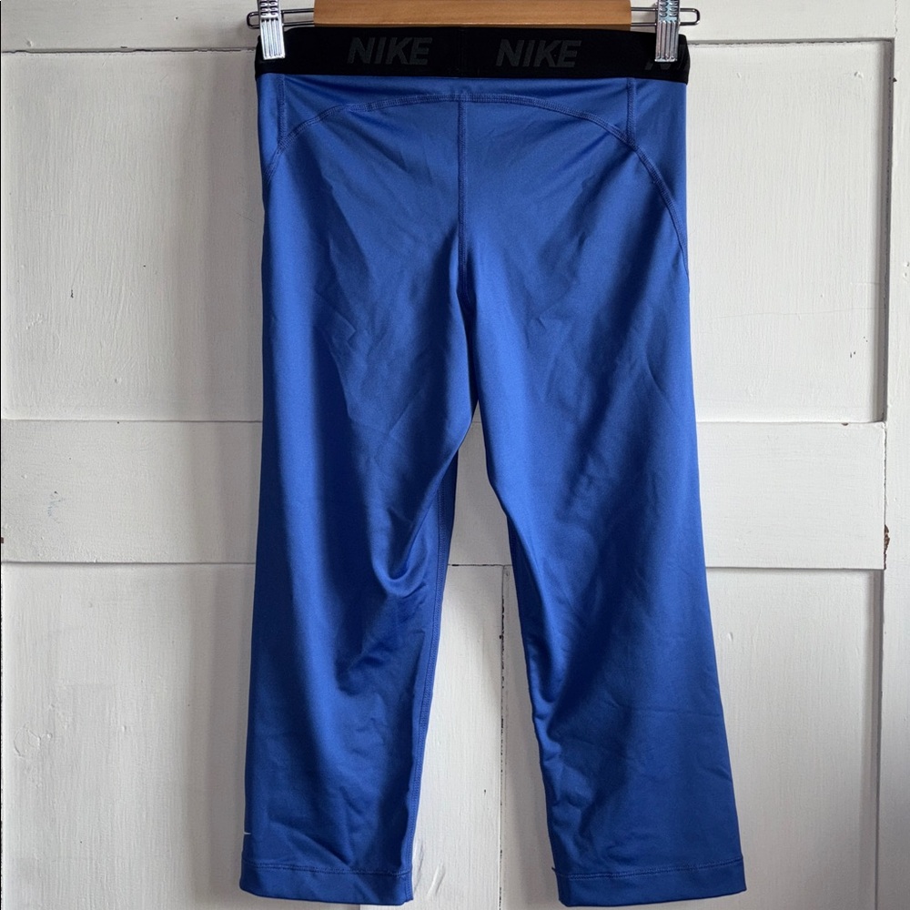 Nike Capris Blue Cropped Leggings Size Medium Activewear - Picture 5 of 9